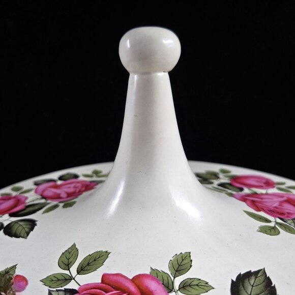 Vintage 8.5" Ceramic Dresser box with Pink Roses - Picture 4 of 9